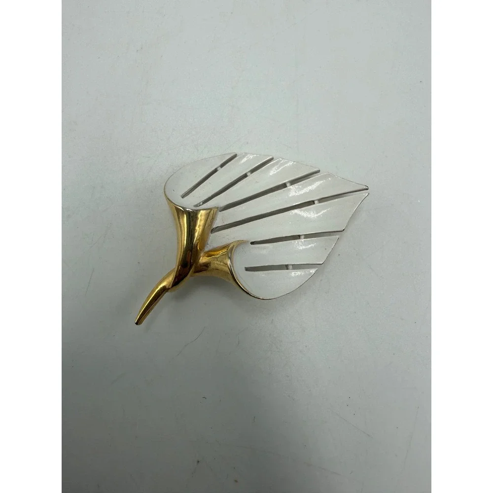 Vintage White Enamel Gold Tone Leaf Brooch Pin Mid‎ Century Botanical